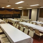 いけす割烹谷久 - 二階宴会場 テーブル、立食対応時。新春の集い