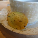 ベージュ アラン・デュカス 東京 - 紅茶のマドレーヌ