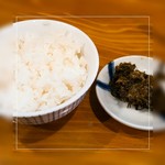 拉麺しるし - ランチタイム食べ放題のライスと高菜