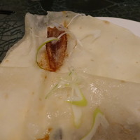 中国料理 「王朝」 ヒルトン名古屋 - 鴨の皮は凄まじく小さい上に、ネギもわずか、甜麺醤（テイメンジャン）もどこにあるのか！