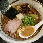 山嵐黒虎 - 「海」背脂魚介豚骨　780円