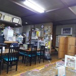 にく友食堂 - 店内