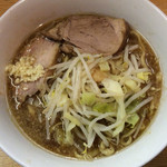 ラーメン二郎 - ラーメン 700円　麺半分・全部ちょっとで