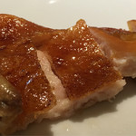 中国菜 火ノ鳥 - 飴が塗られた皮はパリッと