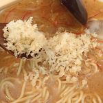 きょう兵衛 - 味噌ラーメン；半分啜って，卓上配備な"天かす"をOn！(o^-')b @2017/01/13