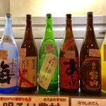 Miso Oden Kurosawa - 目の前にあった酒瓶の数々