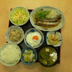 家族厨房 ひっきり - この品数で６５０円（ランチタイム）＋お変わり５０円＝７００円は納得のお値段です。