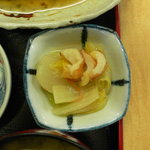 家族厨房 ひっきり - 小鉢はどちらも少し甘めの優しいお味。