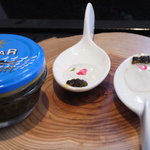 岩戸の塩ゼリー、ベルーガのキャビア添え