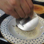 レストランRyu - シェフがフレッシュトリュフをすりすり