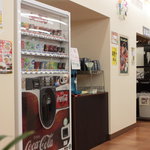 サミー食堂 - ドリンクは自販機で８０円