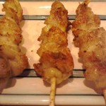 やき鳥三太郎 - 皮　３３０円(税込)(2016年12月30日撮影)