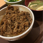 すき家 - 牛丼サラダセット (500円)