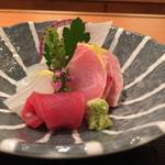 あ利 - 本日の鮮魚盛り合わせ(1人前)860円(金目鯛、ヤリイカ、マグロ)