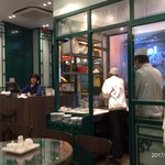 麥奀雲吞面世家 - 店内です。この後一気に満席になりました。
