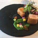 ★9サーモンのパート焼き　ブロッコリーとカリフラワーのソース