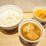 スープ ストック トーキョー - スープストックセット 980円 のオマール海老のビスク、ゴッホの玉葱のスープ