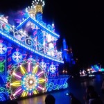 イーストサイド・カフェ - ナイトドナルドダックとシンデレラ城