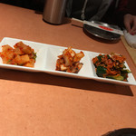 韓美食 オンギージョンギー - キムチ3種盛合せ￥700-