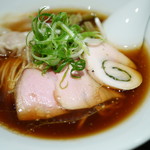 分厚い旨味が溢れるスープ