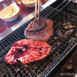 松阪 海津 - 肉焼き中