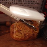 麺屋やまひで - 卓上のピリ辛もやし