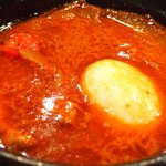 つけ麺 五ノ神製作所 - 海老トマト全部入りつけ麺 1180円 のつけ汁、味玉、豚チャーシュー、鶏チャーシュー