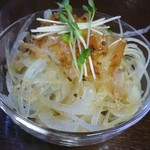 ステーキハウス綱政 - 玉ねぎサラダ