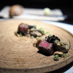 エクアトゥール - 牡蠣とサーロインの炭火？焼き　キャビアと自家製メンマ添え