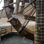 寒かったので水車に氷が付いてました。