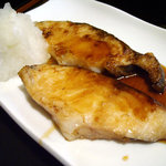 魚亀 - 「刺身+焼魚」銀だら照り焼き
