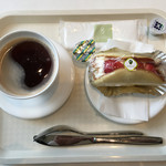 カフェ・ディ・フェスタ - ストロベリーオムレット、アメリカンコーヒーの空中写真 2016/02/28