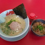 山岡家 - 朝ラーメン（脂多め・味普通）＆ミニチャーシュー丼