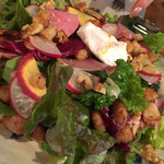 bistro アナログ舎 - リヨン風サラダ 880円。