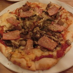 洋風田舎食堂 ナージュ - きのことベーコンのピザ