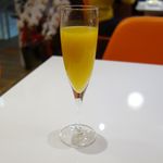 台湾カフェ Zen - オープン直後の来店だったこともあり、ドロっとした飲み口でさっぱりとしたマンゴージュースをウェルカムドリンクとしてGet!