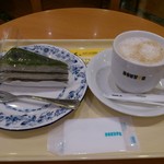 ドトールコーヒーショップ - 抹茶と小豆のミルククレープとカフェラテ(ホット)のセットです。(2016年12月)