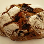 窯 - カシューナッツ＆オレンジピール　チョコレートライ麦パン