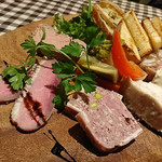 ビストロ・ダルブル - 色々な肉の盛り合わせ
