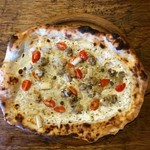 Crema Santa Lucia (creamy seafood pizza)