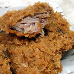 一平 - マグロほほ肉のフライの断面