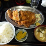 キッチンあべ - とりかつ（ライス，みそ汁，お新香）