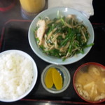 キッチンあべ - ニラ炒め（ライス，みそ汁，お新香）