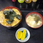 キッチンあべ - 玉子丼（みそ汁，お新香）