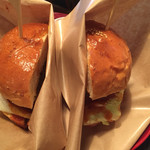 juen - ジュエンバーガー  半分こ (*^_^*) 和牛100%で んま❤️ 100%すき………………