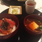 ラ・シャンブル幟町茶寮 - 本マグロの漬け丼 赤だし 香の物