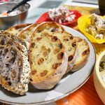 カフェ ストウブ - 「ゴマ.クルミ.オーツ麦」「レーズン.かぼちゃの種」