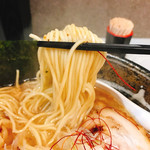 地鶏らーめん 秋津 - 切刃24番・中加水の中細ストレートたまごつなぎ麺