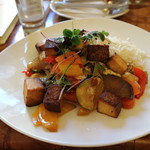 Konditorei & Restaurant OBERLAA - Rauchetofu auf Wokgemuse mit Basmatireis