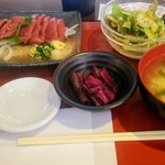 馬肉専門卸問屋 勝馬 - 赤身、ロース刺し定食1000円税込み